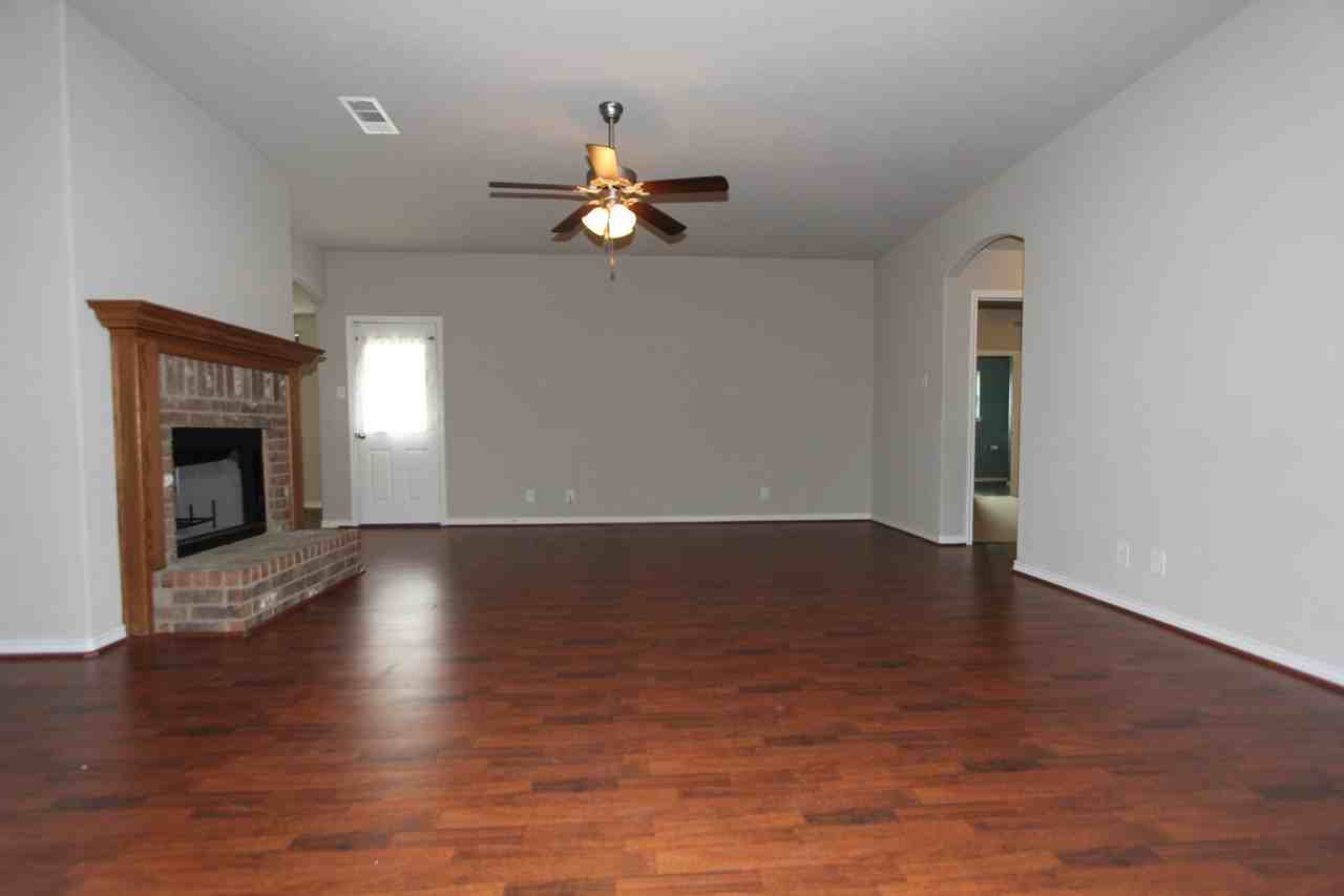 2704 Tarrant County Dr - Photo 2 of 15