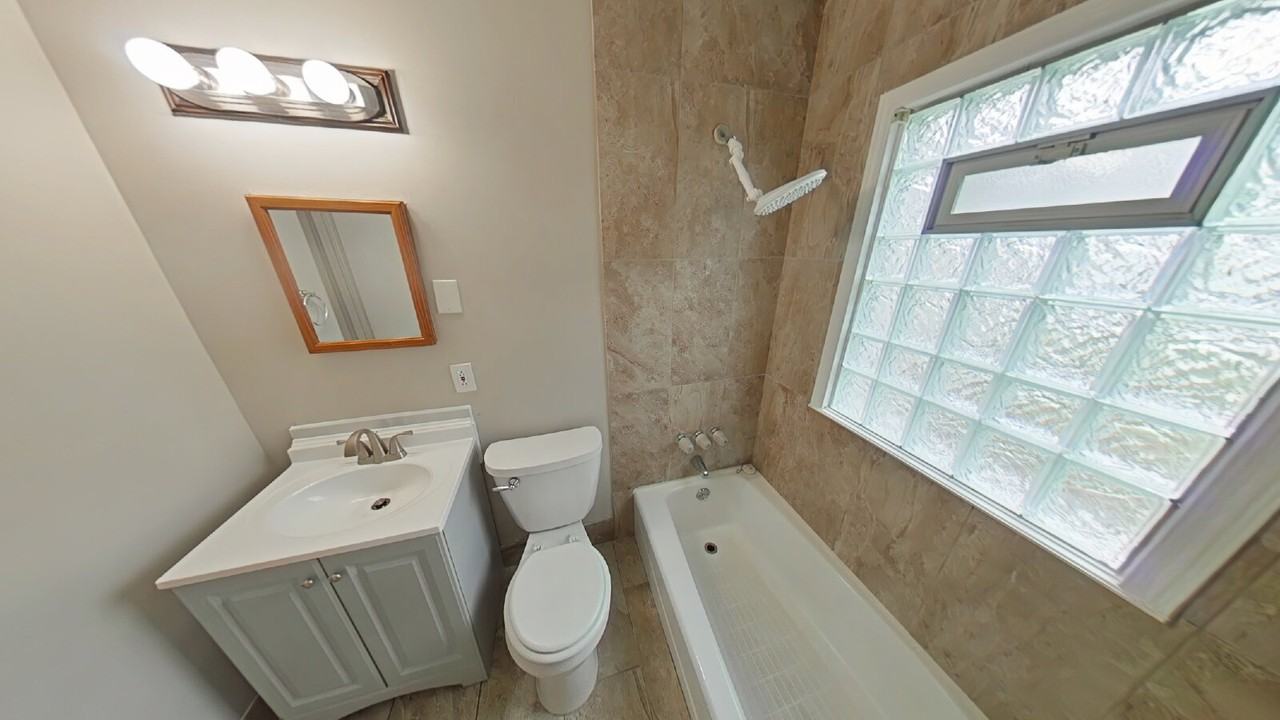 19006 Roscommon St - Photo 7 of 9