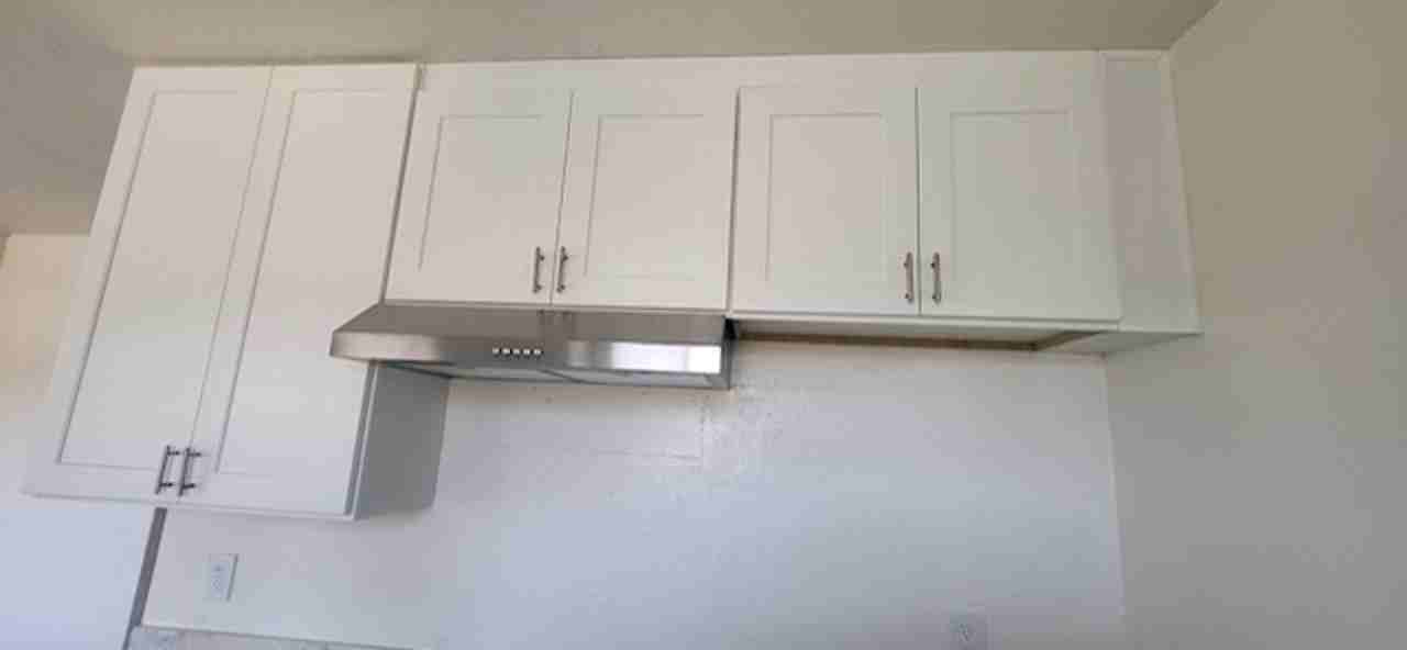 2401 Bartlett St - Photo 4 of 9