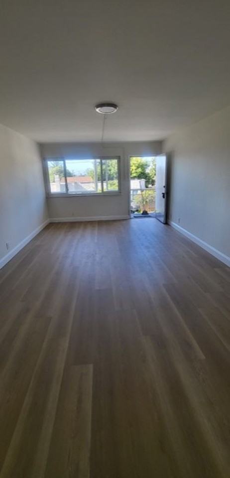 2401 Bartlett St - Photo 5 of 9