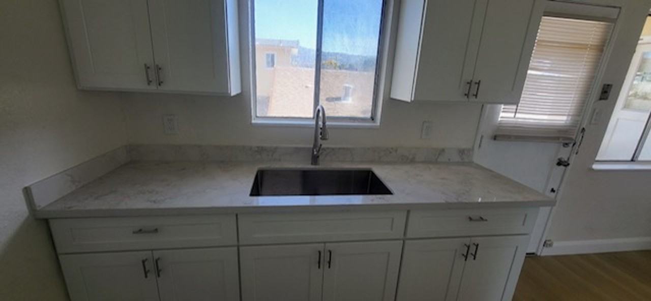 2401 Bartlett St - Photo 6 of 9