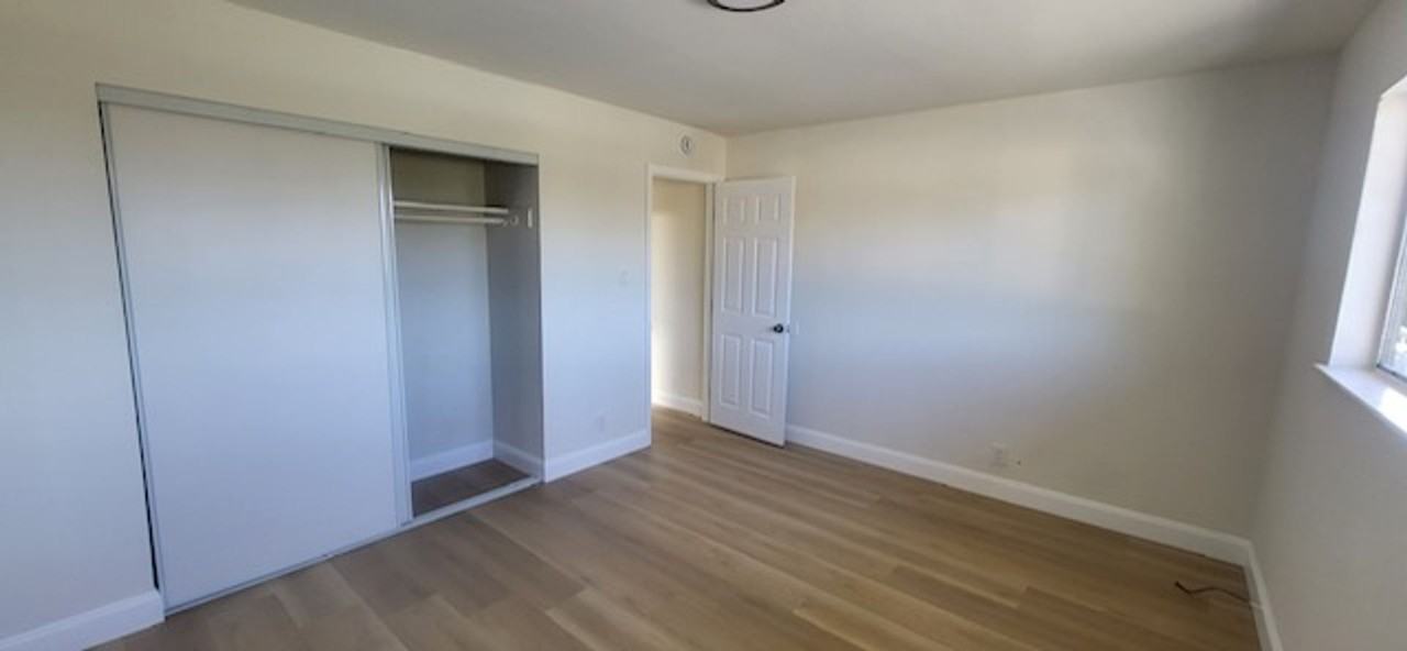 2401 Bartlett St - Photo 7 of 9