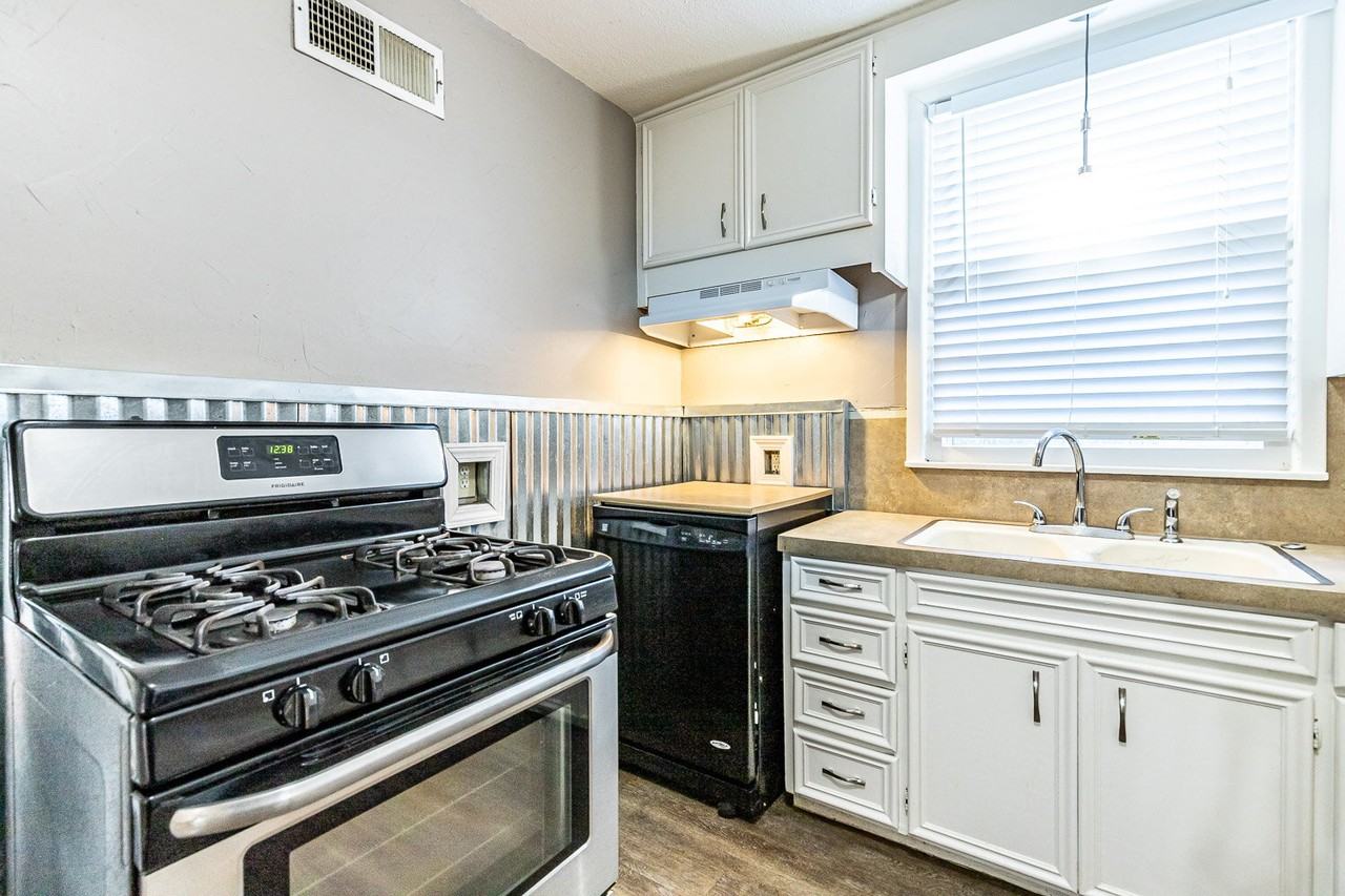 3814 32nd St - Photo 7 of 19