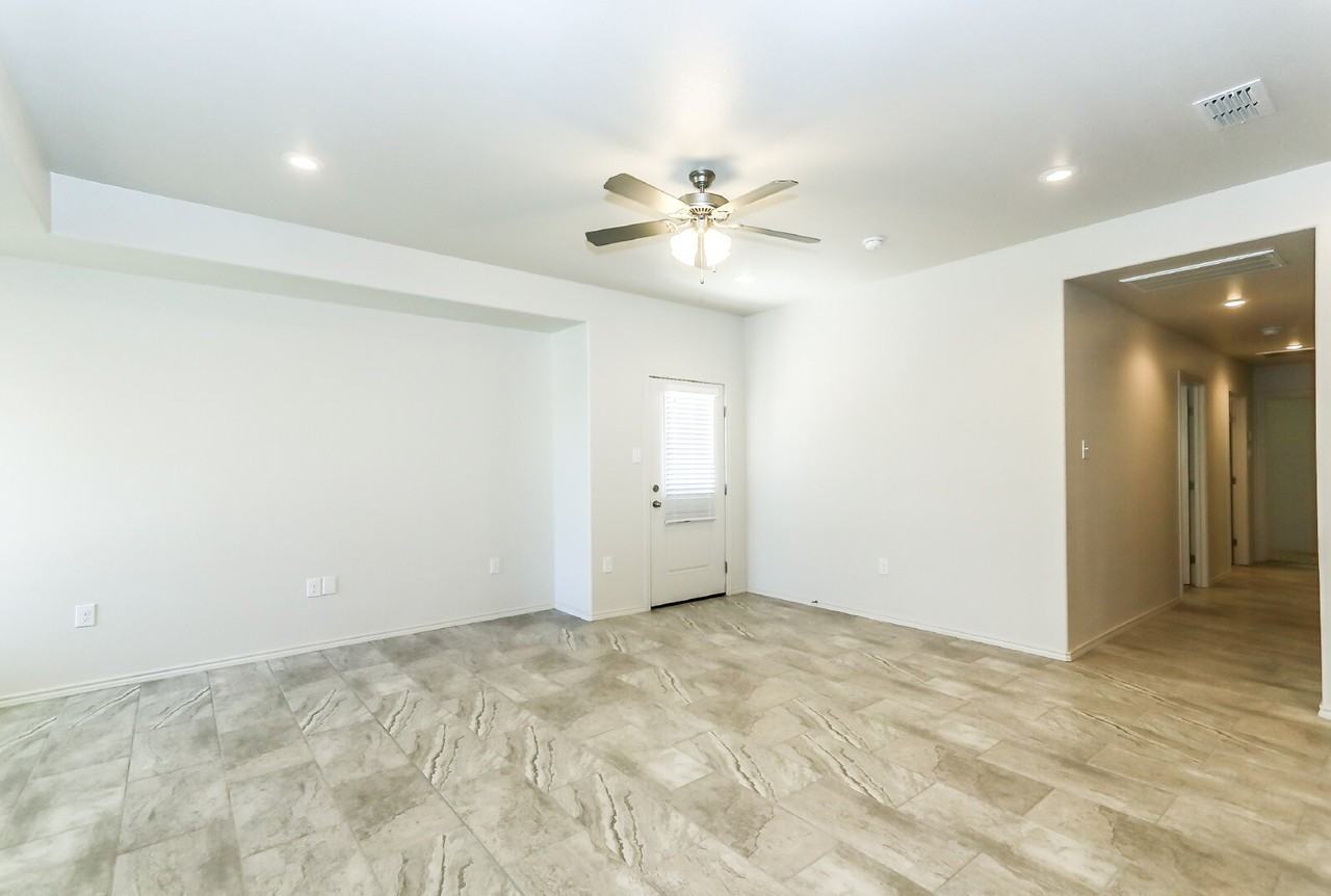 6903 67th St - Photo 5 of 34