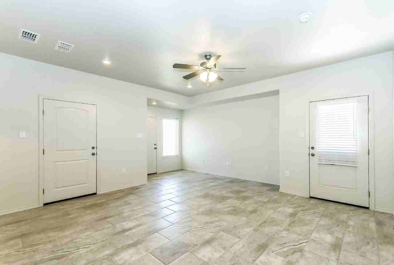 6903 67th St - Photo 7 of 34