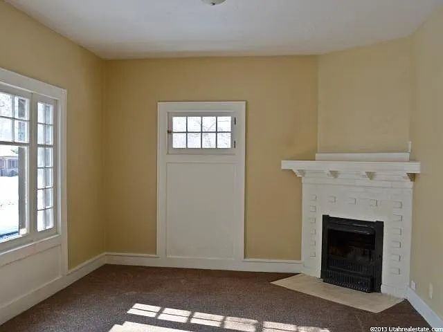 976 24th St - Photo 3 of 5