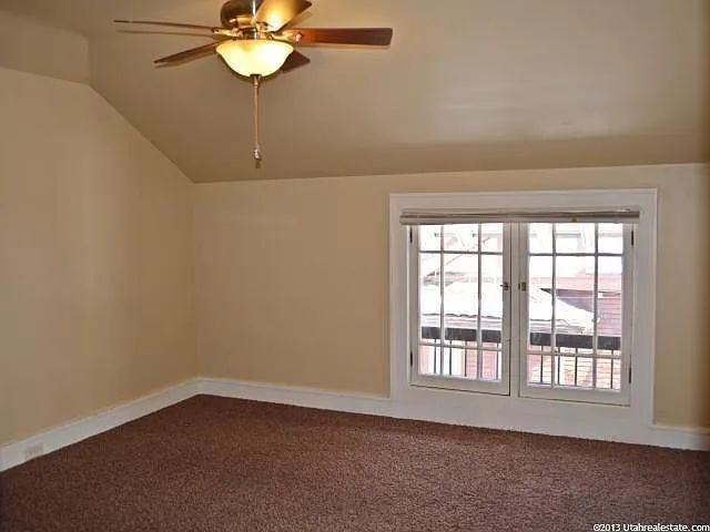 976 24th St - Photo 4 of 5