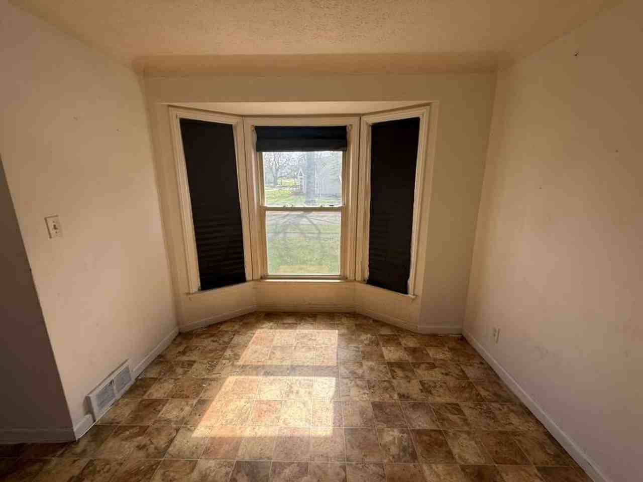 18107 North Blvd - Photo 2 of 13