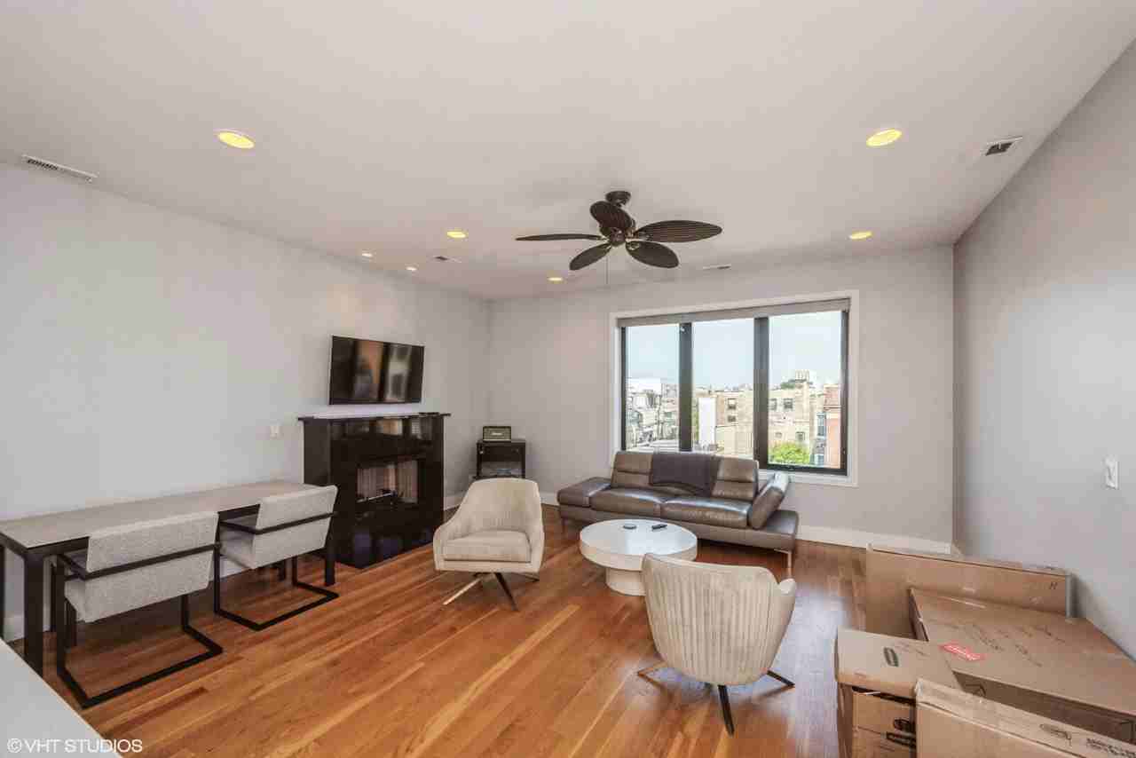 1136 N California Ave - Photo 2 of 17