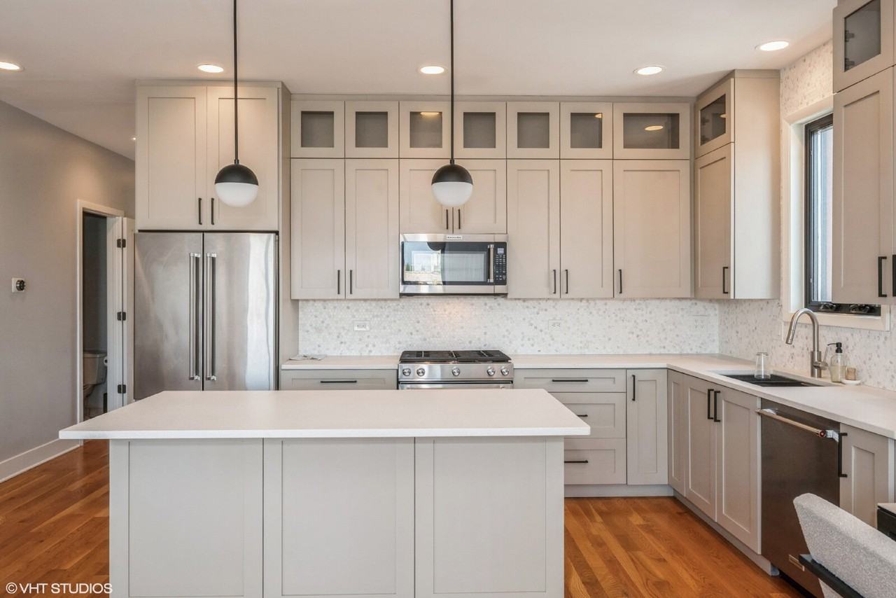 1136 N California Ave - Photo 3 of 17