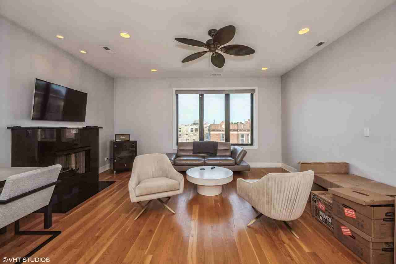 1136 N California Ave - Photo 5 of 17