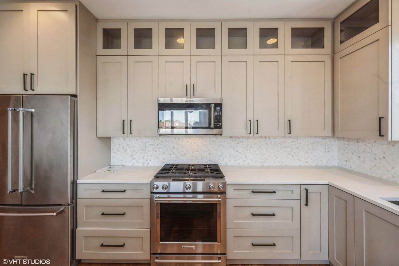 1136 N California Ave - Photo 6 of 17