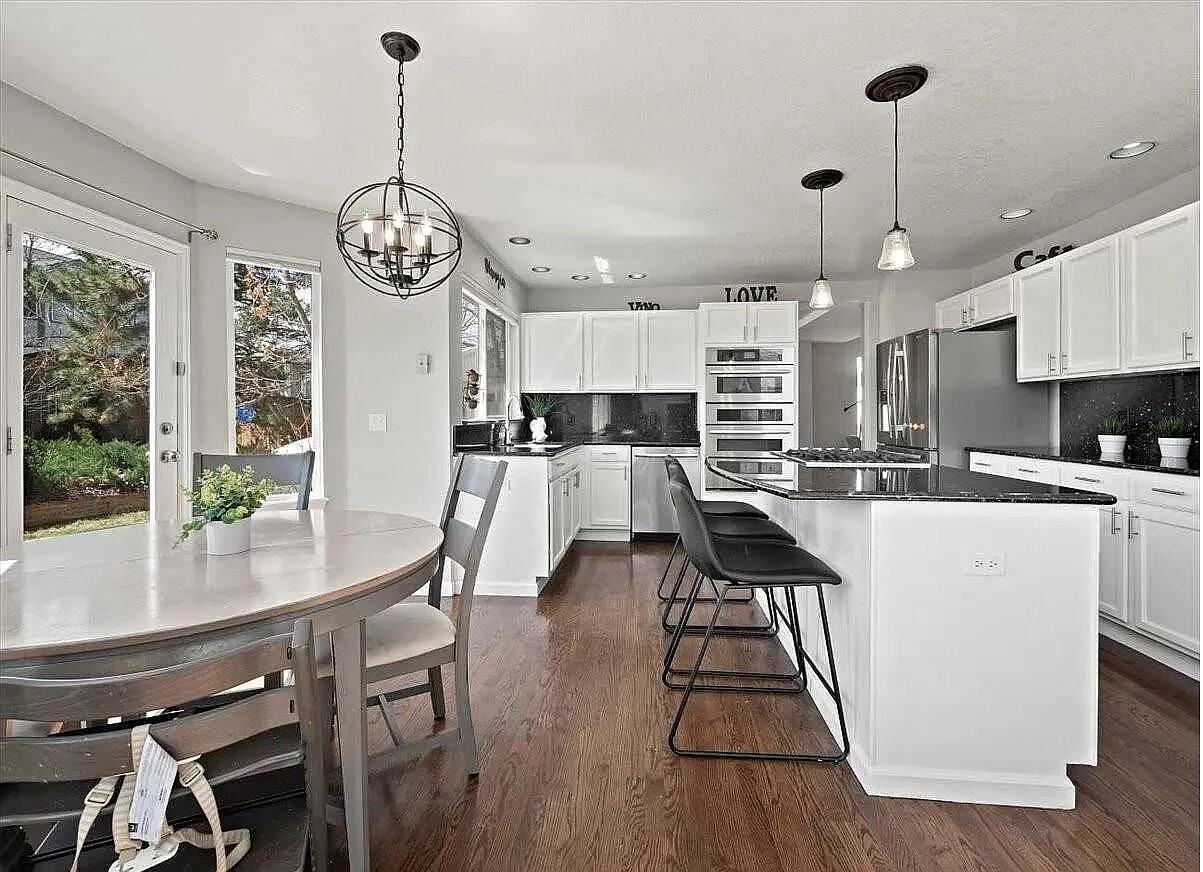 10120 W 101st Dr - Photo 4 of 39