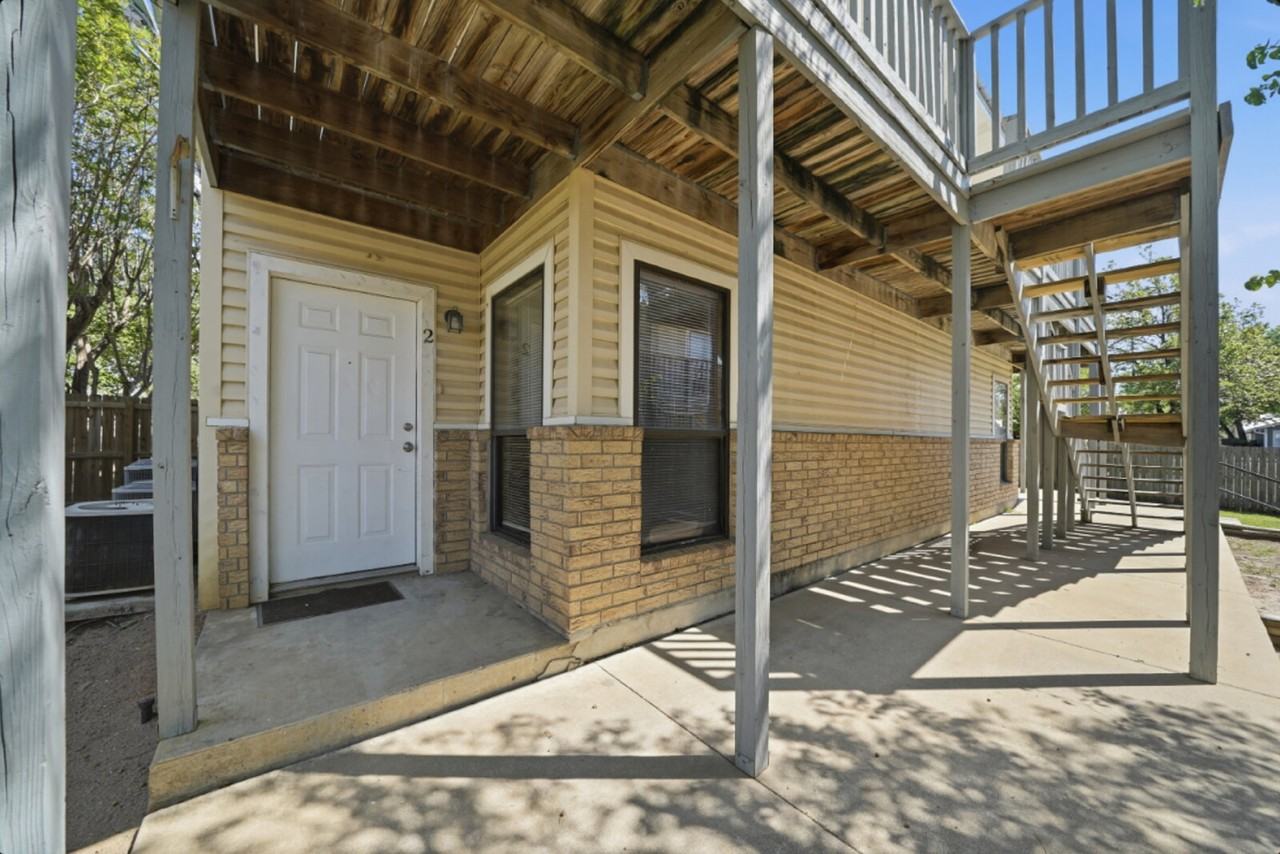 1407 Ford St #8 - Photo 3 of 20