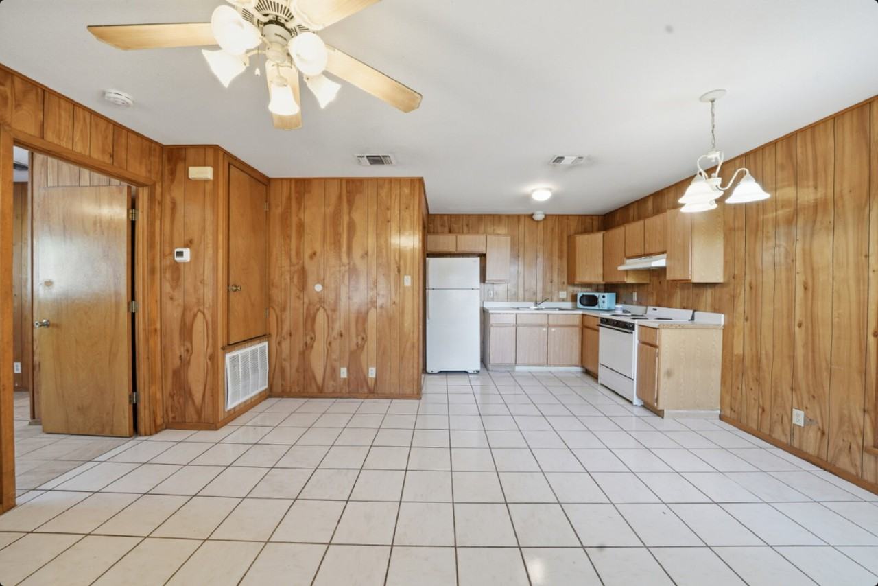 1407 Ford St #8 - Photo 5 of 20