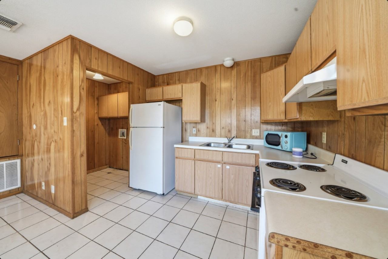 1407 Ford St #8 - Photo 6 of 20