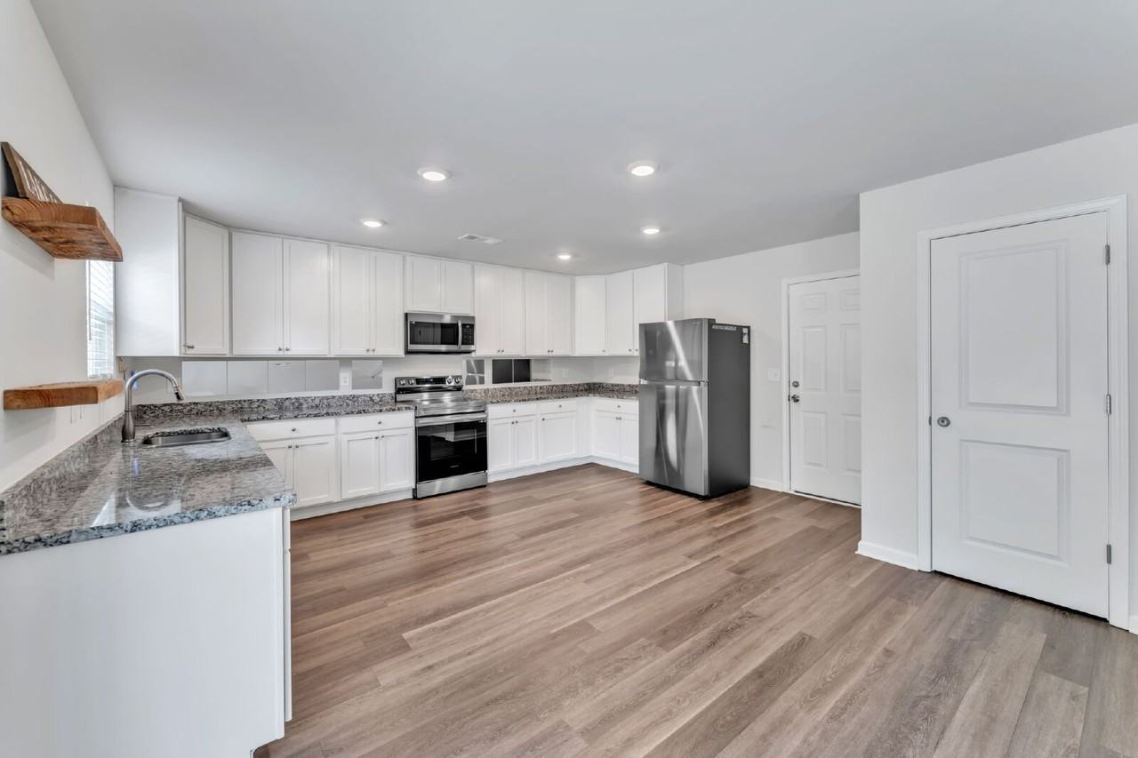 5824 Old Pearman Dairy Rd - Photo 6 of 32