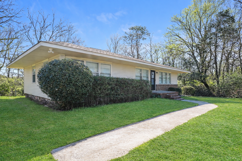 2629 Wood Dr Ne - Photo 2 of 18