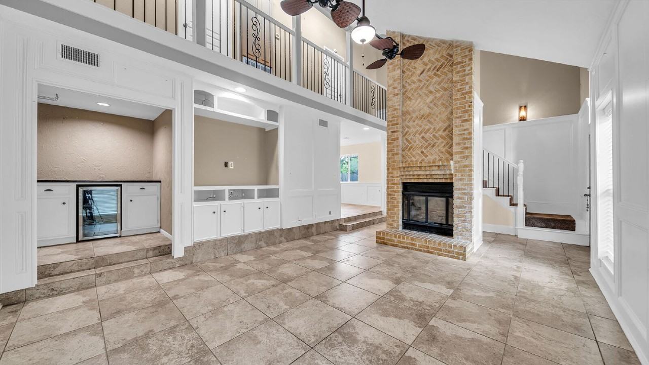 219 April Waters Dr W - Photo 4 of 33