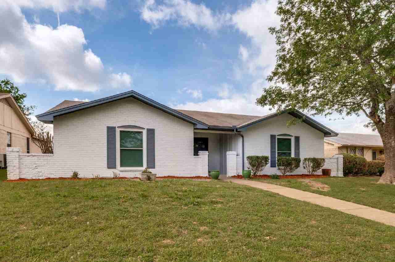 1010 Alicia Ln - Photo 2 of 26