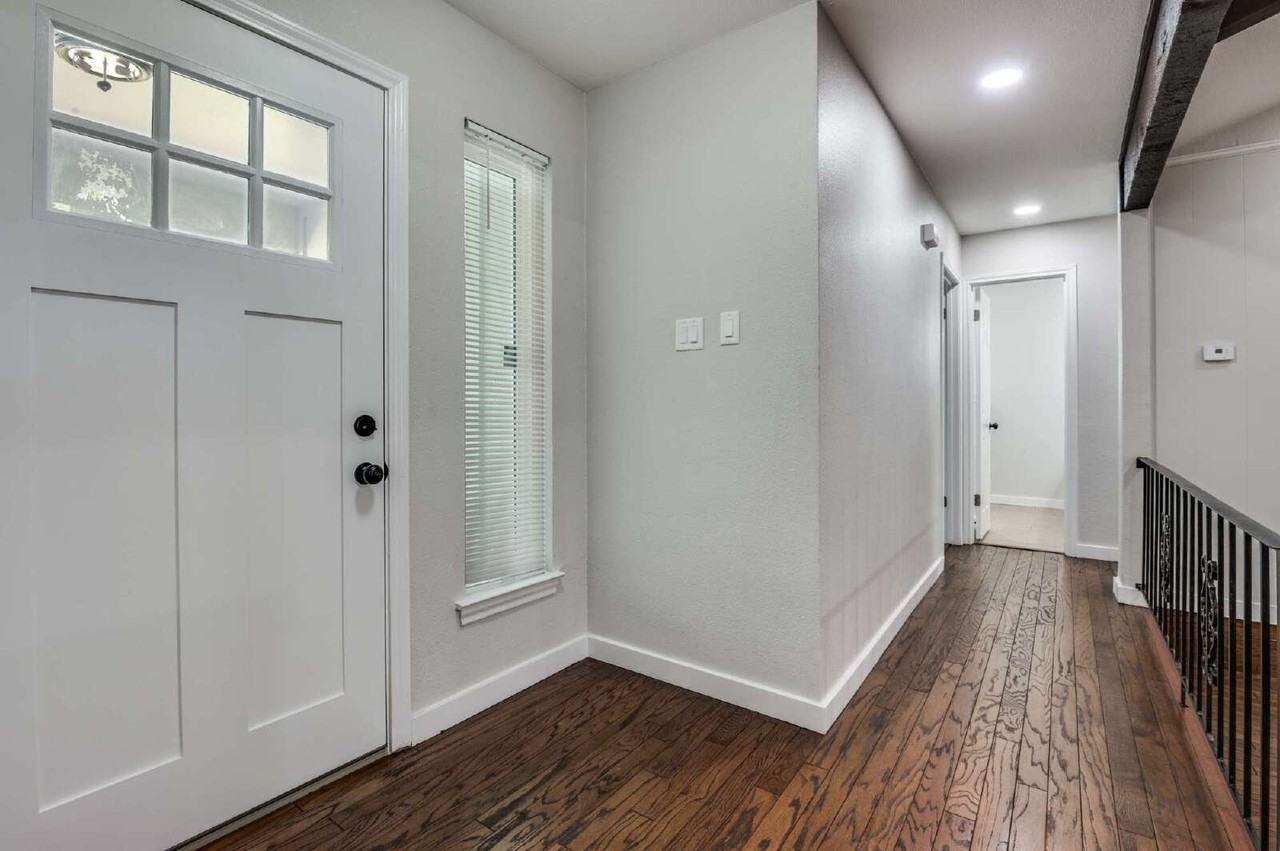 1010 Alicia Ln - Photo 3 of 26