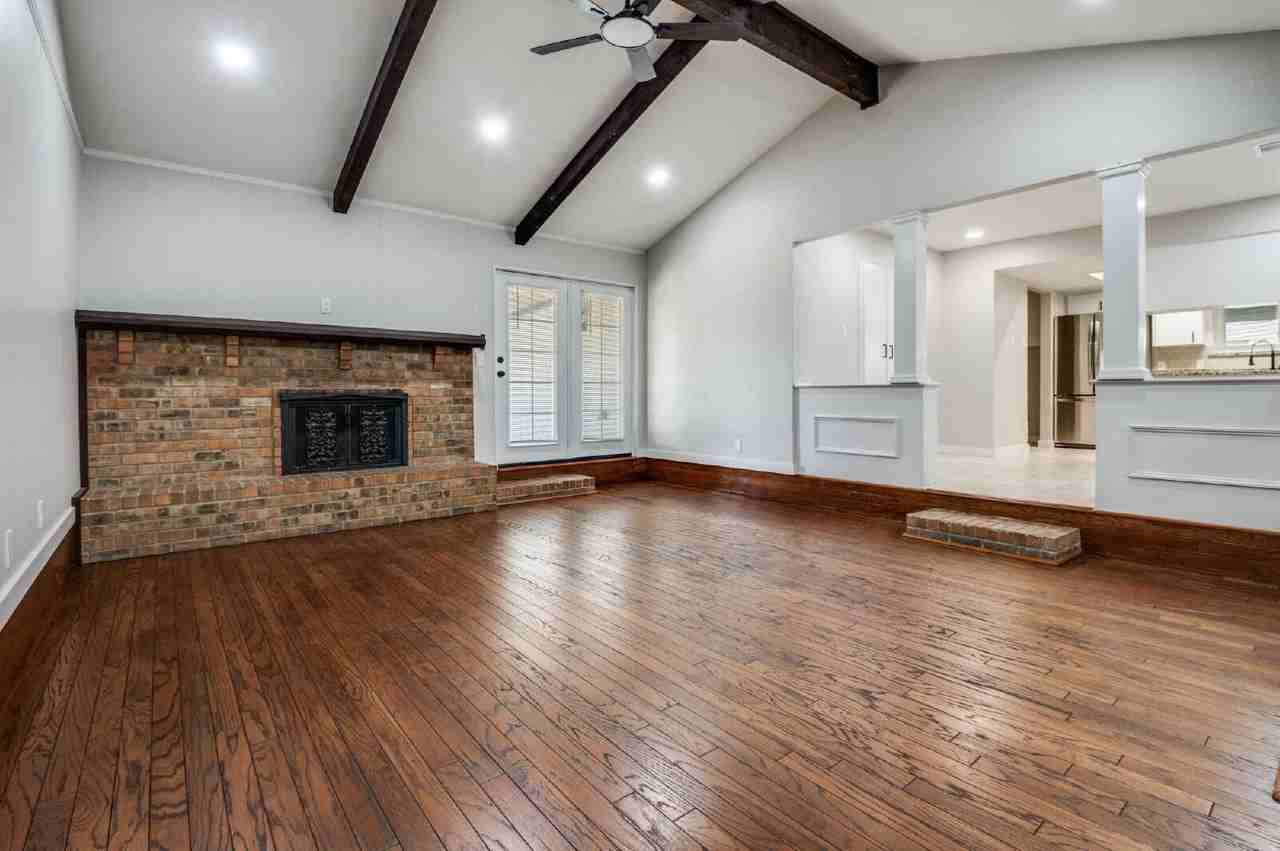 1010 Alicia Ln - Photo 4 of 26