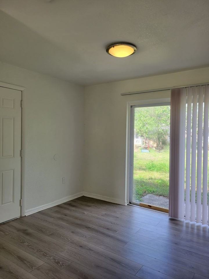 109 Harbor Dr - Photo 3 of 10