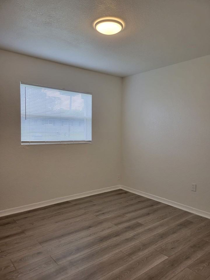 109 Harbor Dr - Photo 5 of 10