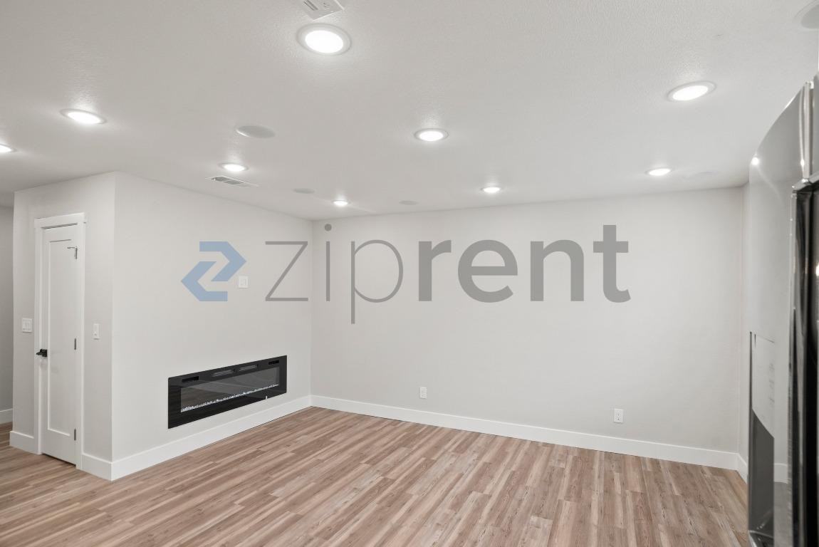 42740 Jefferson St - Photo 5 of 32