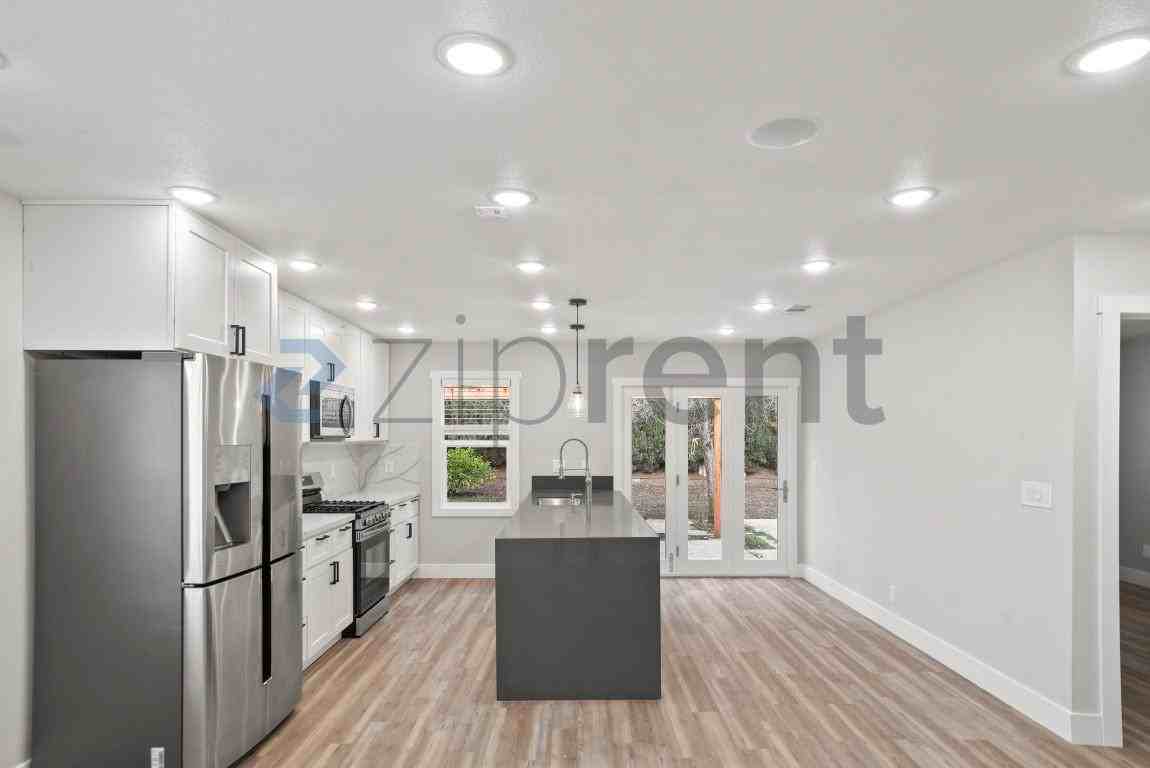 42740 Jefferson St - Photo 7 of 32