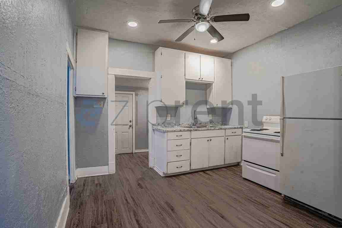 1006 S Throckmorton St - Photo 5 of 15