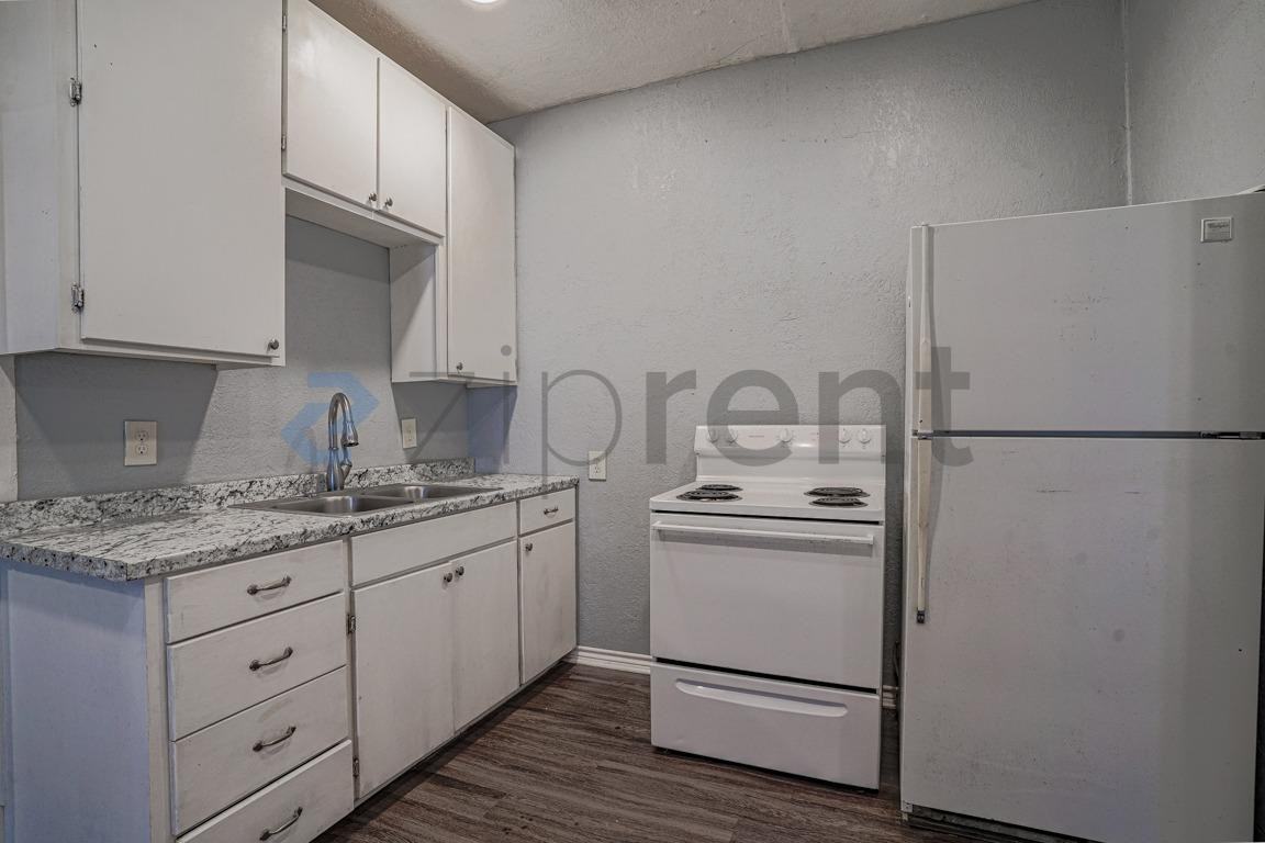 1006 S Throckmorton St - Photo 6 of 15