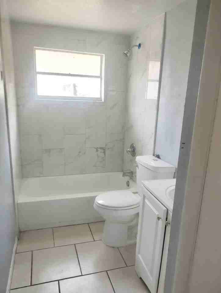 5204 N 45th St #B - Photo 5 of 7