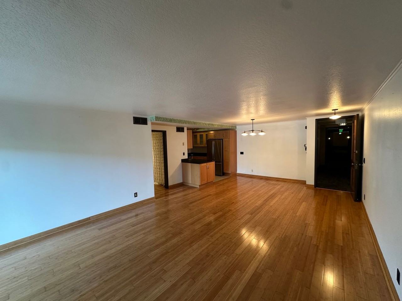 8601 Falmouth Ave - Photo 4 of 26