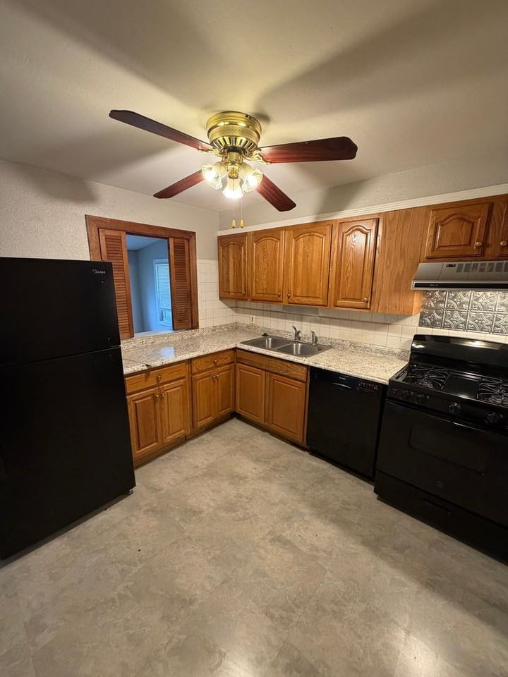 8921 Dever Dr - Photo 4 of 17