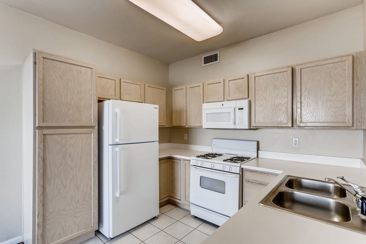 8767 W Berry Ave - Photo 4 of 11