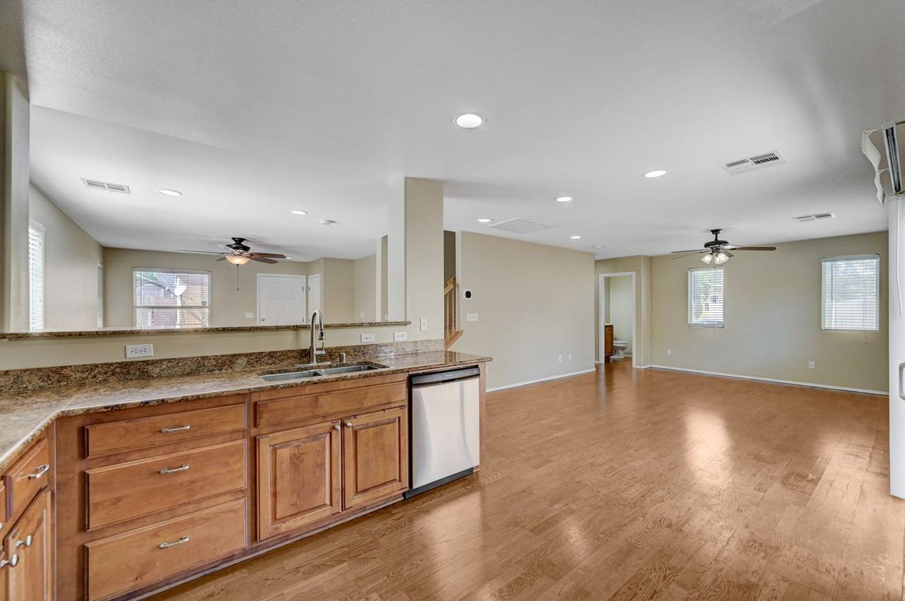 8269 New Leaf Ave - Photo 2 of 7