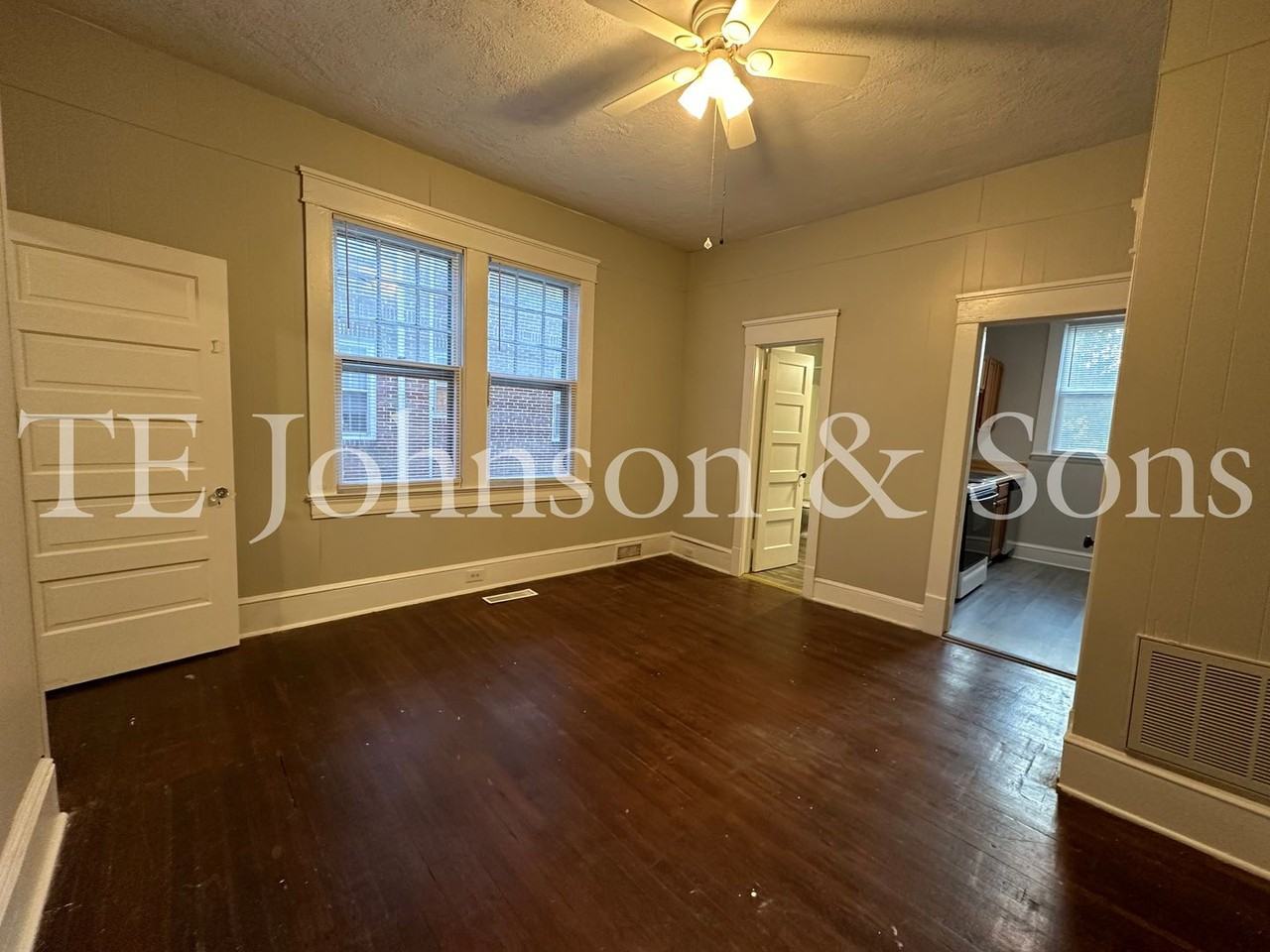 666 1/2 N Spring St - Photo 4 of 7