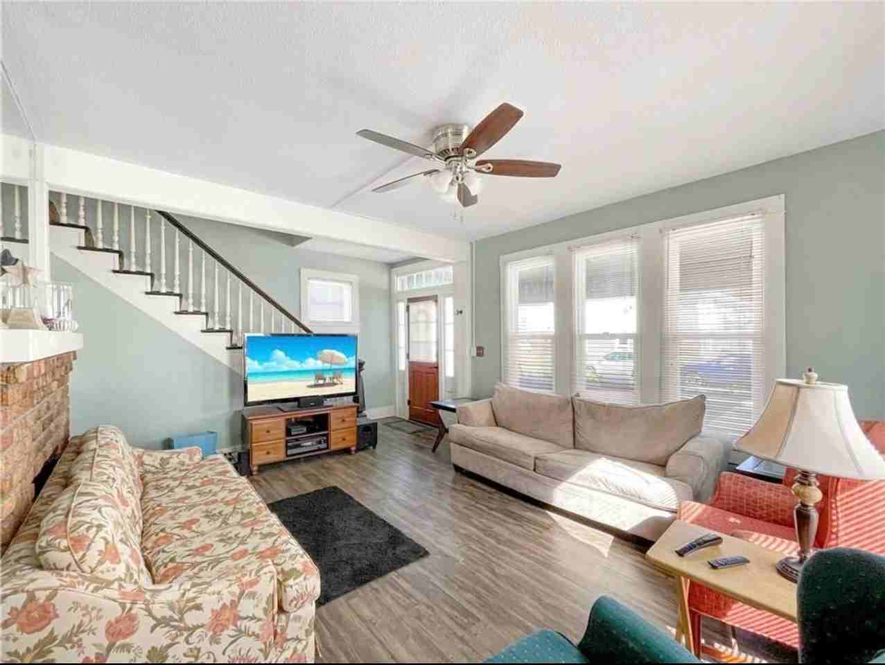 202 S College Ave - Photo 2 of 11