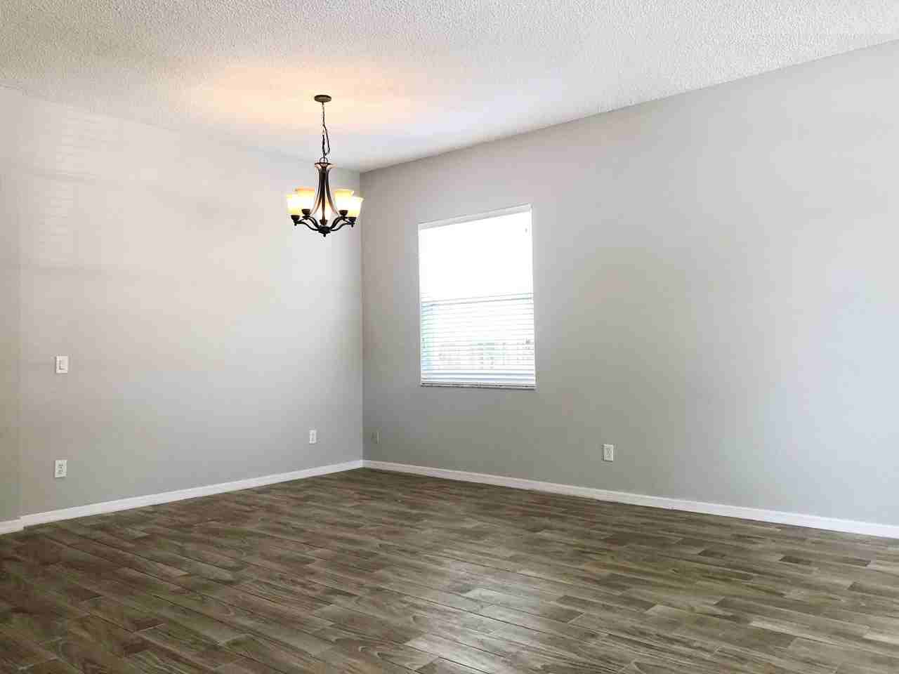 590 Horseman Dr - Photo 4 of 28