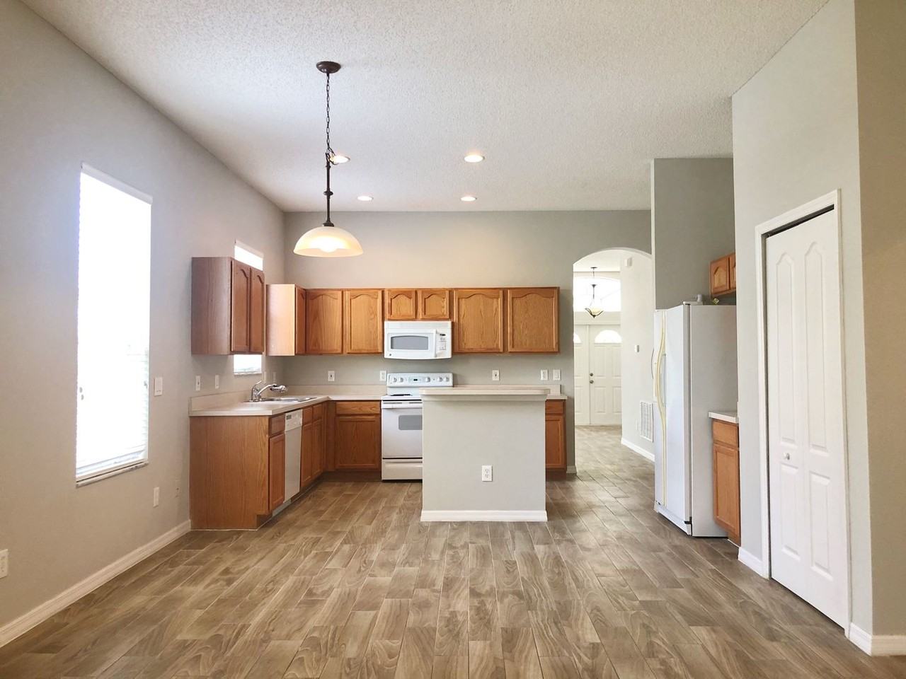 590 Horseman Dr - Photo 5 of 28