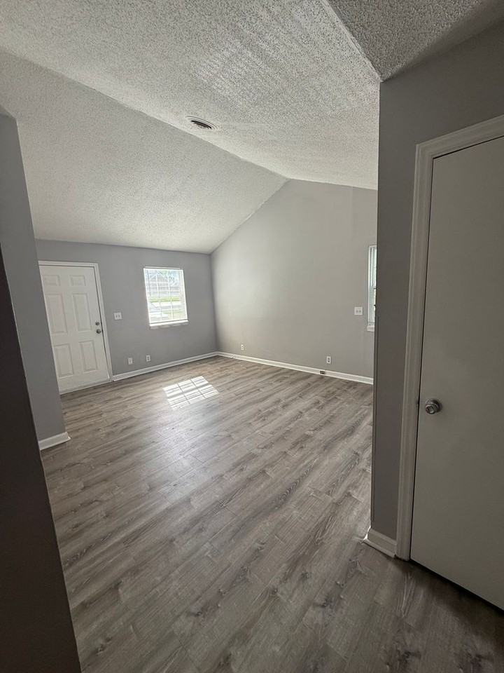 298 Chicken Pike - Photo 3 of 8