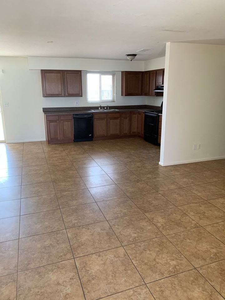 140 Maricopa Dr - Photo 2 of 12