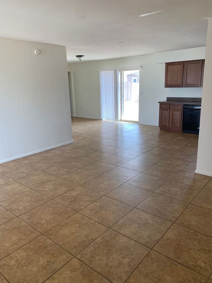 140 Maricopa Dr - Photo 5 of 12