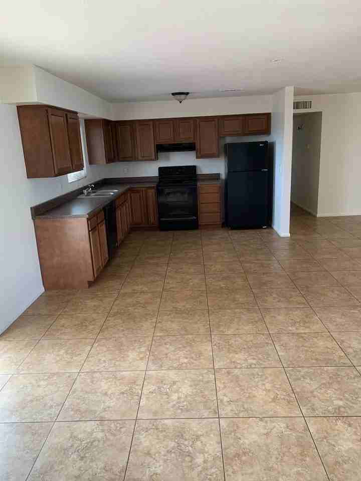 140 Maricopa Dr - Photo 7 of 12