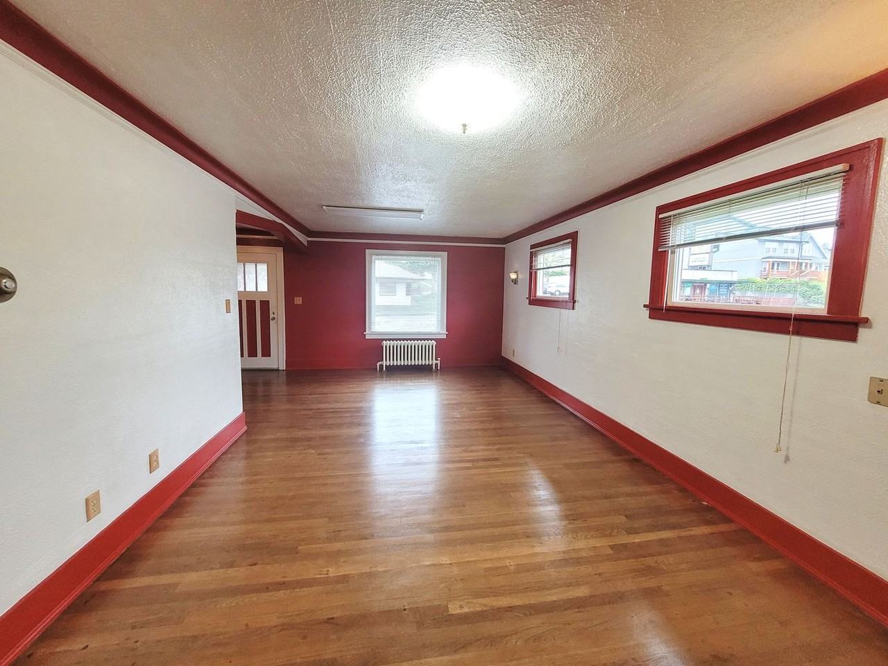 1201 E Maple St - Photo 3 of 38