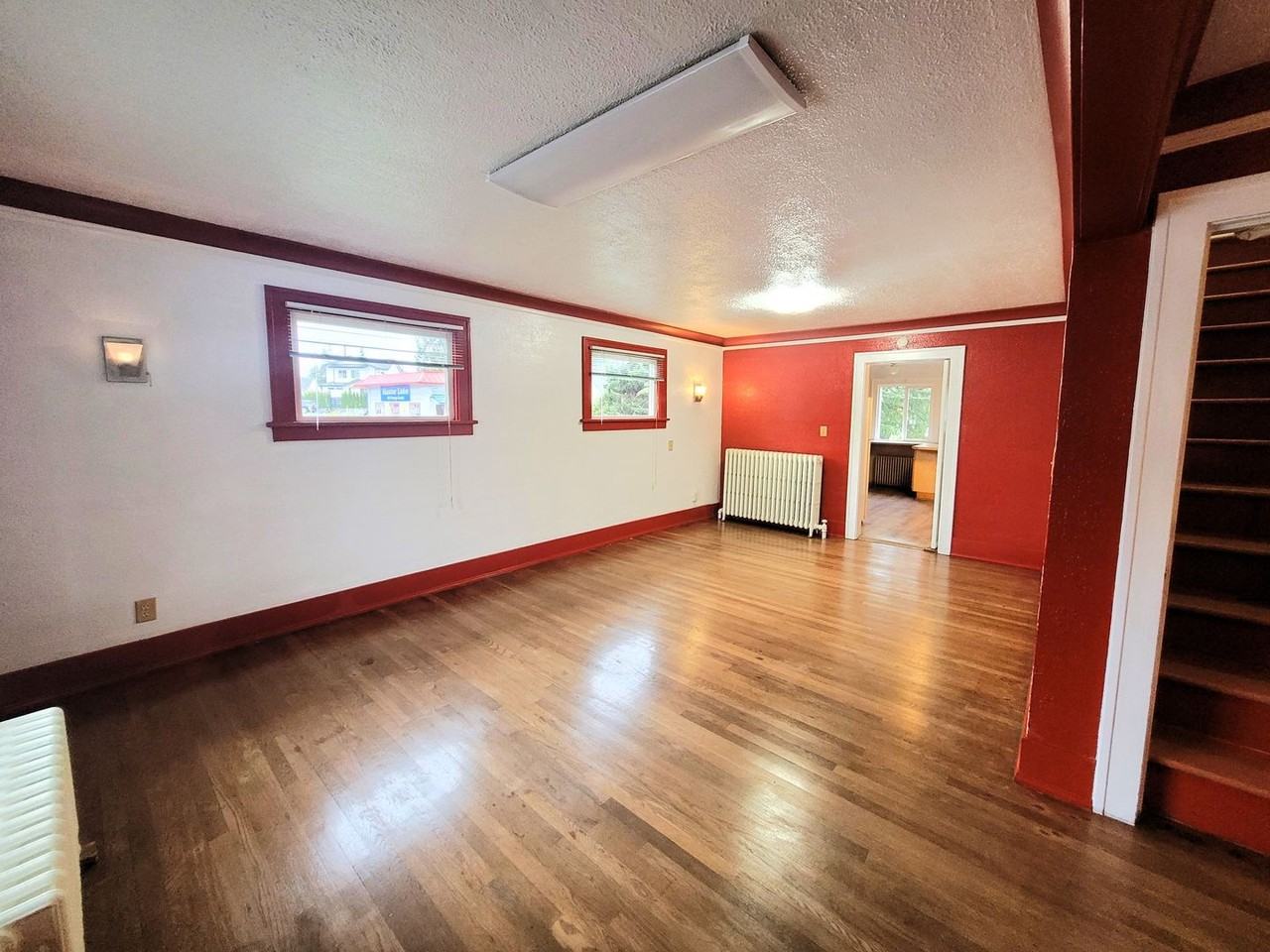 1201 E Maple St - Photo 4 of 38