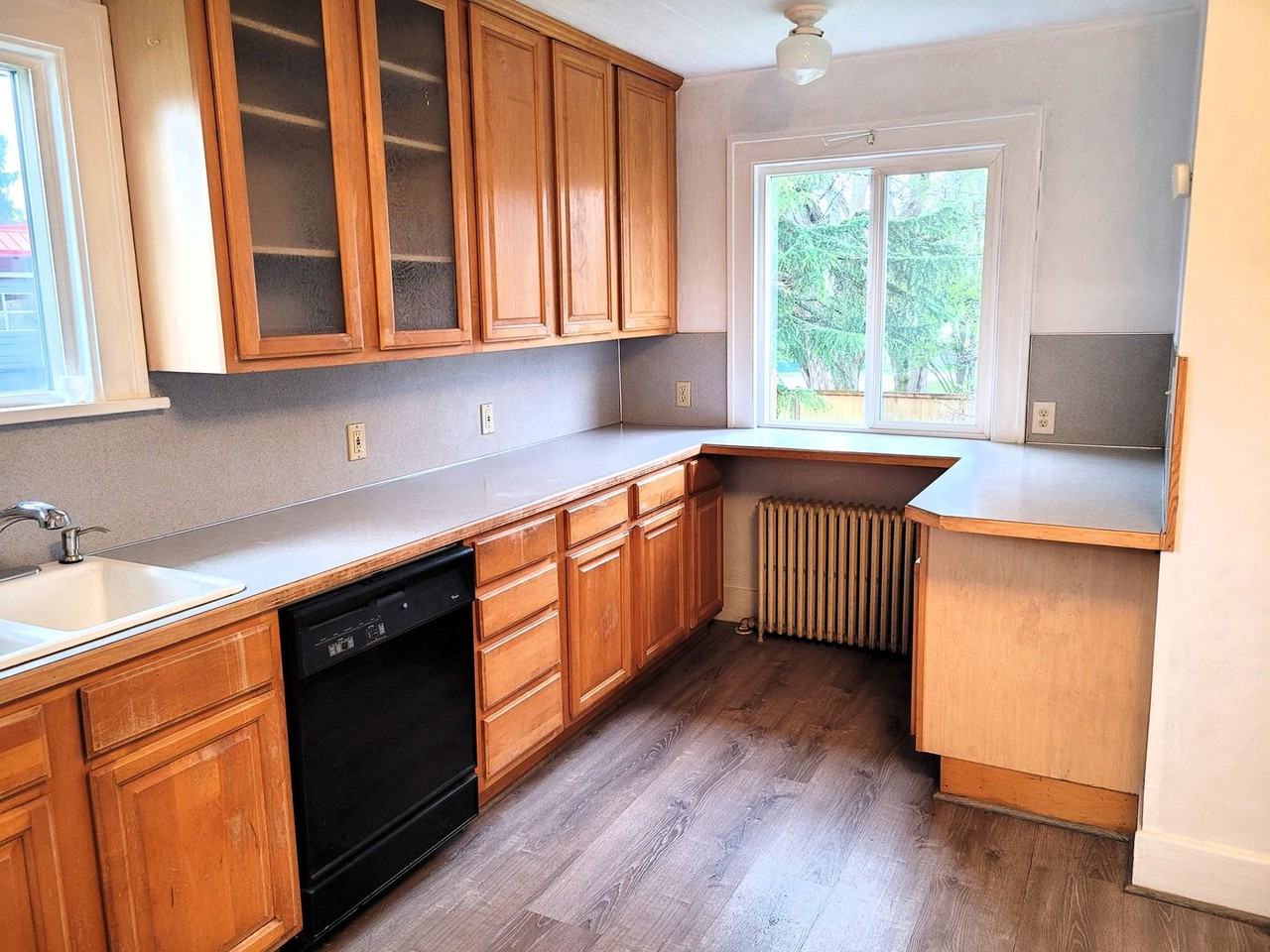 1201 E Maple St - Photo 7 of 38