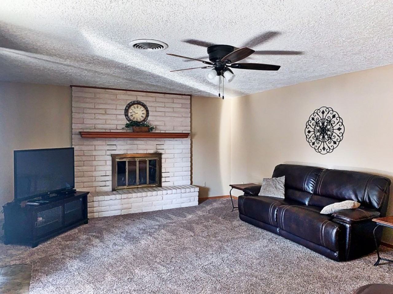 2307 W Bullock Ave - Photo 5 of 28