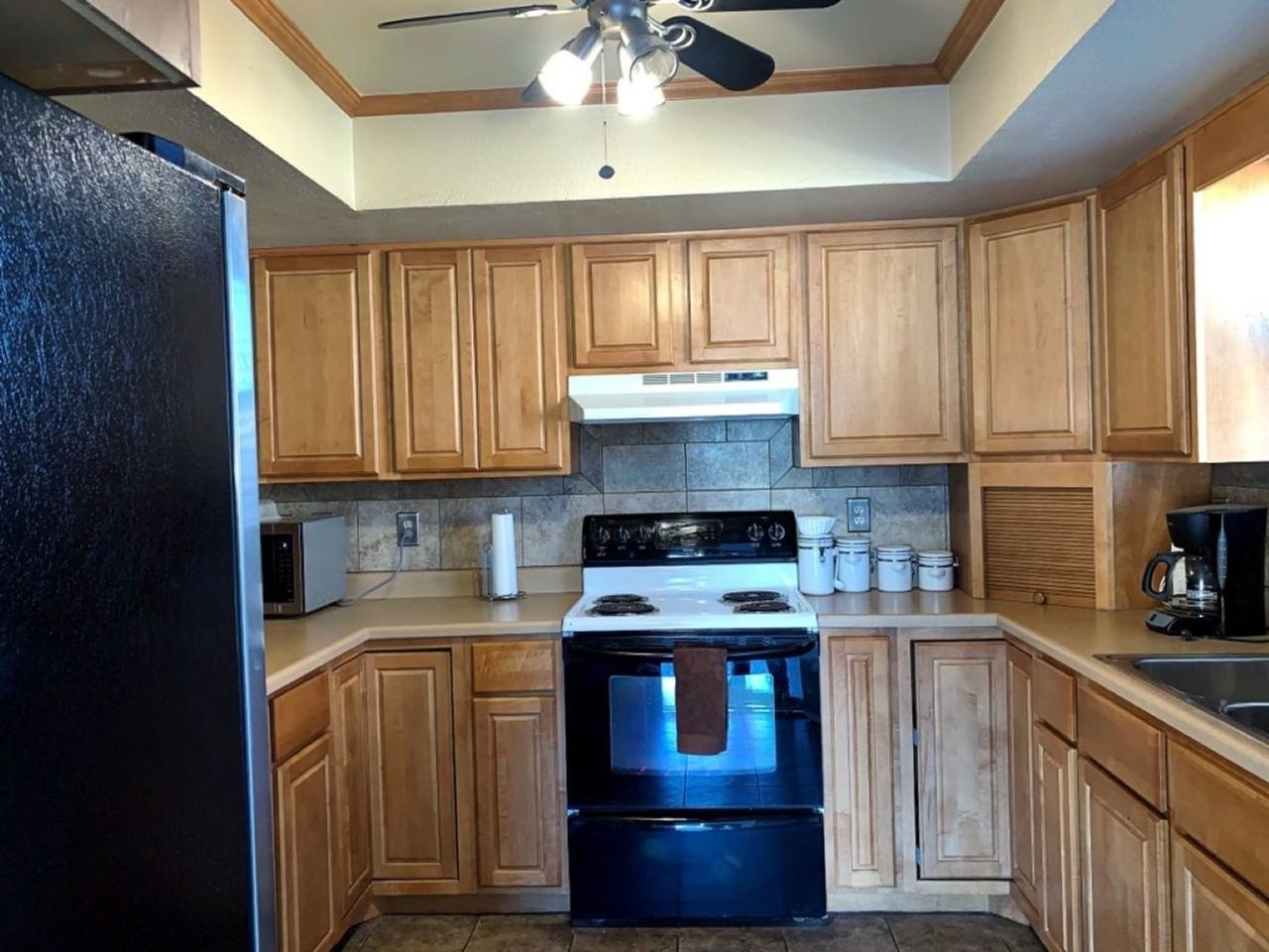 2307 W Bullock Ave - Photo 2 of 6